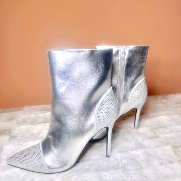 Mata Uniherse Silver With Sparkling Rhinestones Booties - Picture 9 of 10